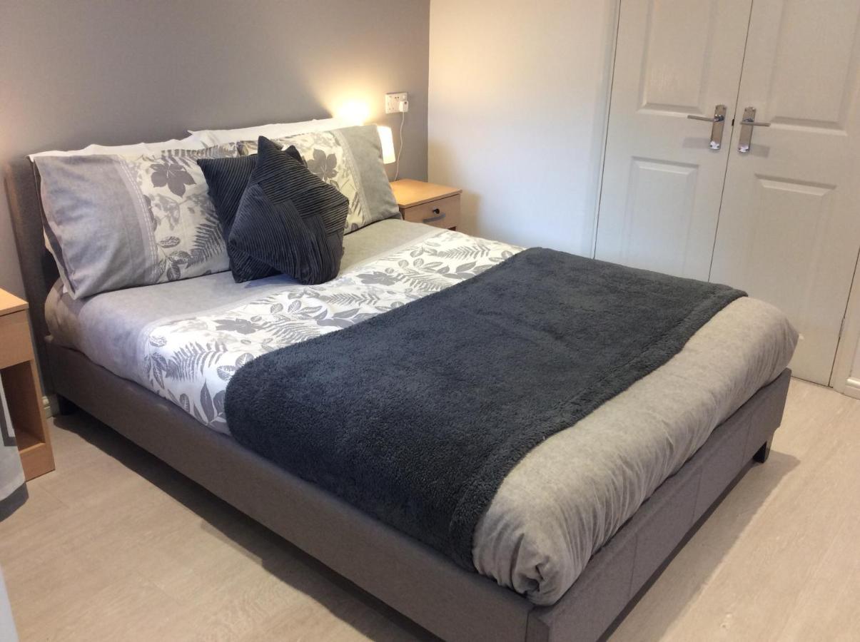 شقة Spacious Ground Floor Studio Flat - Easy Access To Stansted Airport, London And Cambridge بيشوبْسْ ستورتفورد المظهر الخارجي الصورة