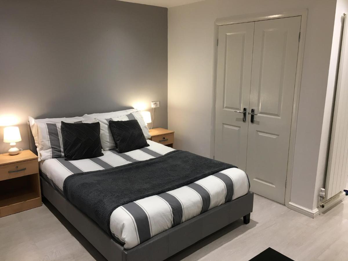 شقة Spacious Ground Floor Studio Flat - Easy Access To Stansted Airport, London And Cambridge بيشوبْسْ ستورتفورد المظهر الخارجي الصورة