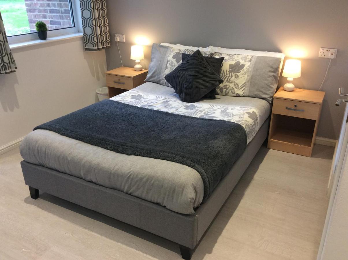 شقة Spacious Ground Floor Studio Flat - Easy Access To Stansted Airport, London And Cambridge بيشوبْسْ ستورتفورد المظهر الخارجي الصورة