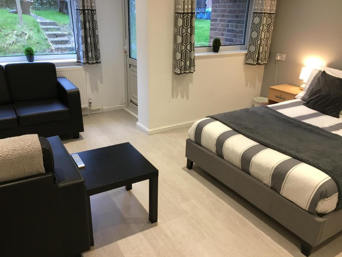 شقة Spacious Ground Floor Studio Flat - Easy Access To Stansted Airport, London And Cambridge بيشوبْسْ ستورتفورد المظهر الخارجي الصورة