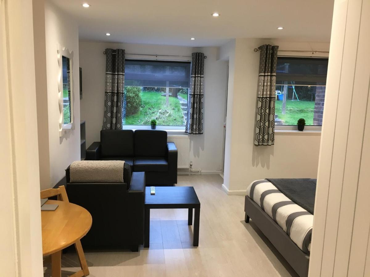 شقة Spacious Ground Floor Studio Flat - Easy Access To Stansted Airport, London And Cambridge بيشوبْسْ ستورتفورد المظهر الخارجي الصورة
