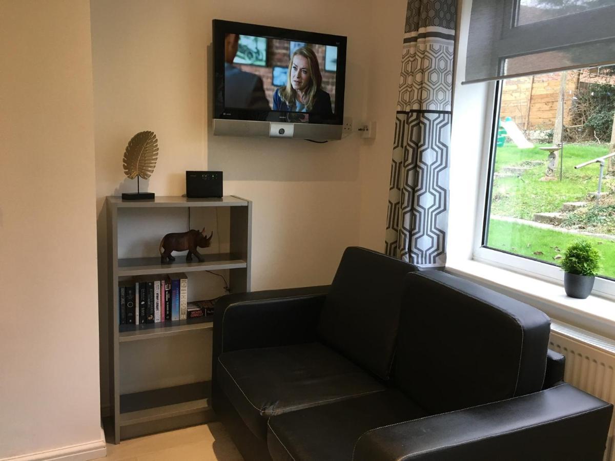 شقة Spacious Ground Floor Studio Flat - Easy Access To Stansted Airport, London And Cambridge بيشوبْسْ ستورتفورد المظهر الخارجي الصورة